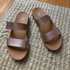 Metallic blush strapped sandals